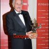 CARLOS FUENTES RECIBE EL PREMIO GONZ&Aacute;LEZ-RUANO DE PERIODISMO