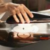 LOVE, nueva campaña de Kickstarter de un tocadiscos inteligente con conectividad Bluetooth y WiFi